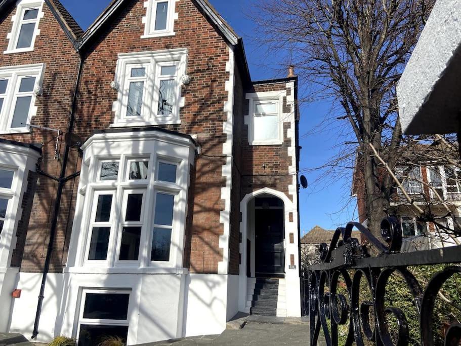 Central Southsea Boutique 2 Bedroom Flat Portsmouth Bagian luar foto